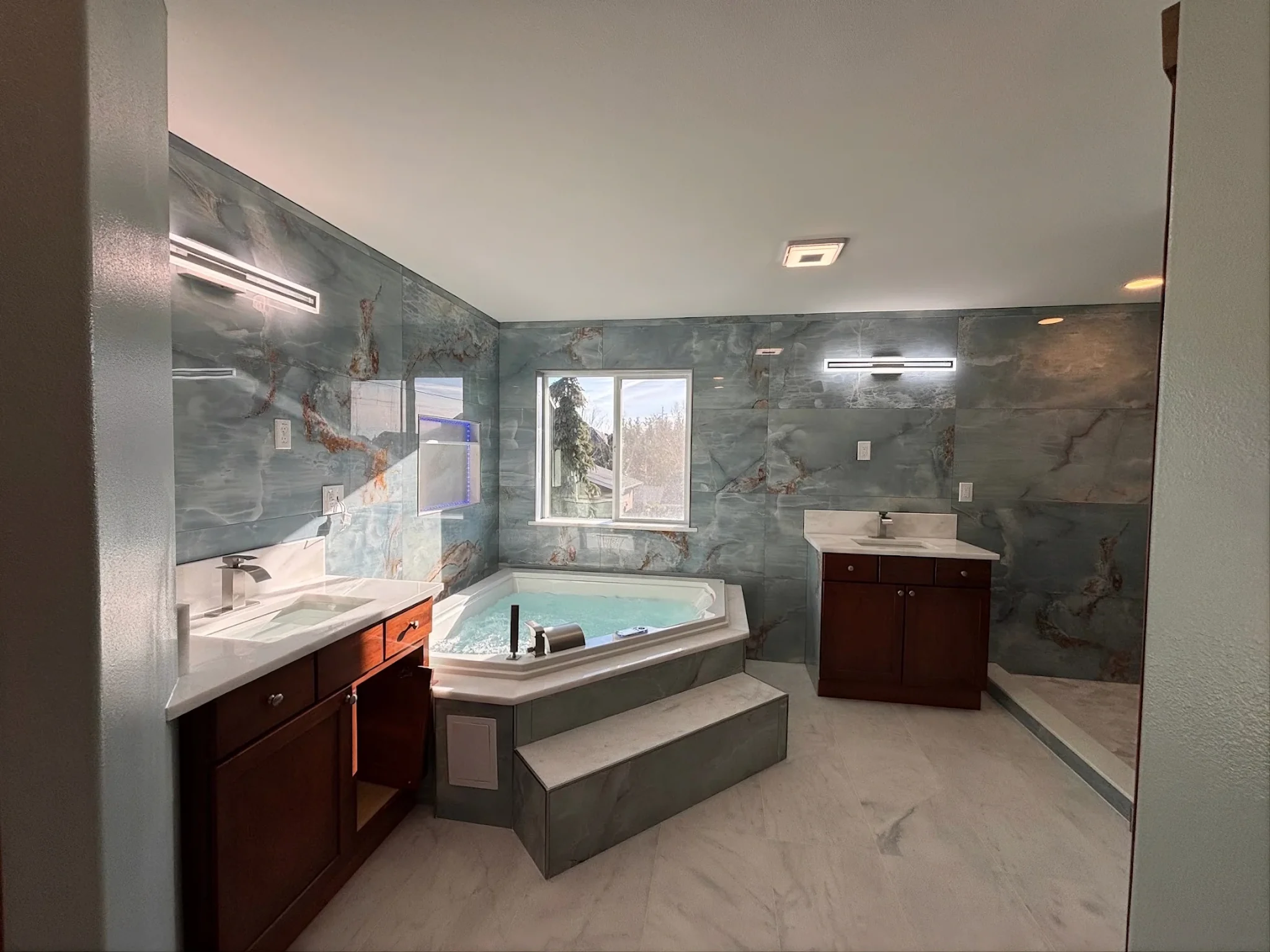 Full Bathroom View